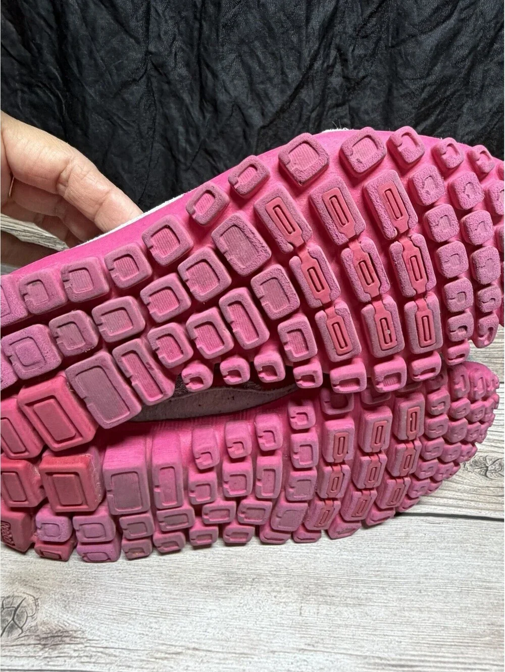 Women's Reebok Jogging Shoes Gray And Pink Size 6.5